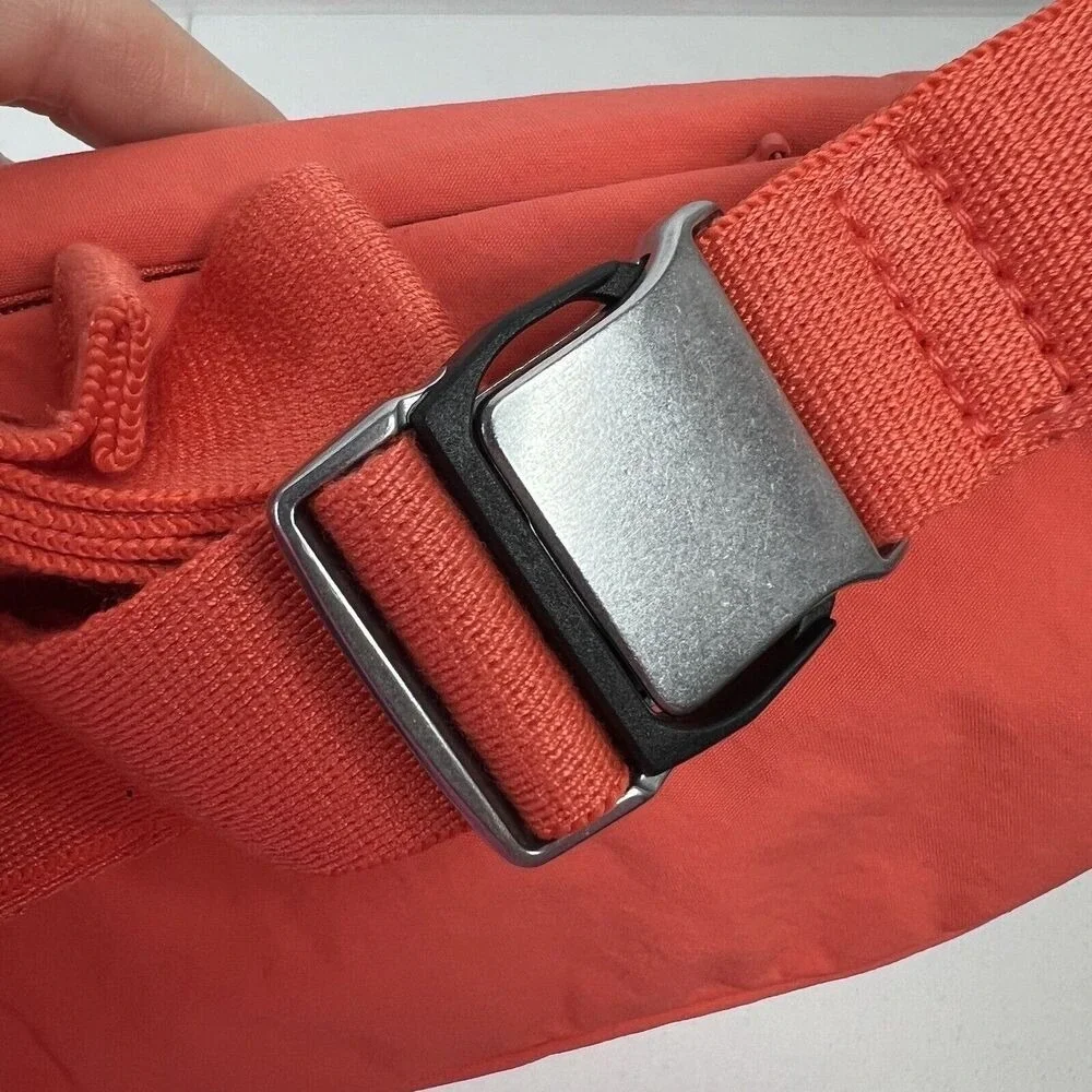 Athleta Kinetic Waist Bag‎ Belt Fanny Pack Adjustable Strap Zip Closure Orange